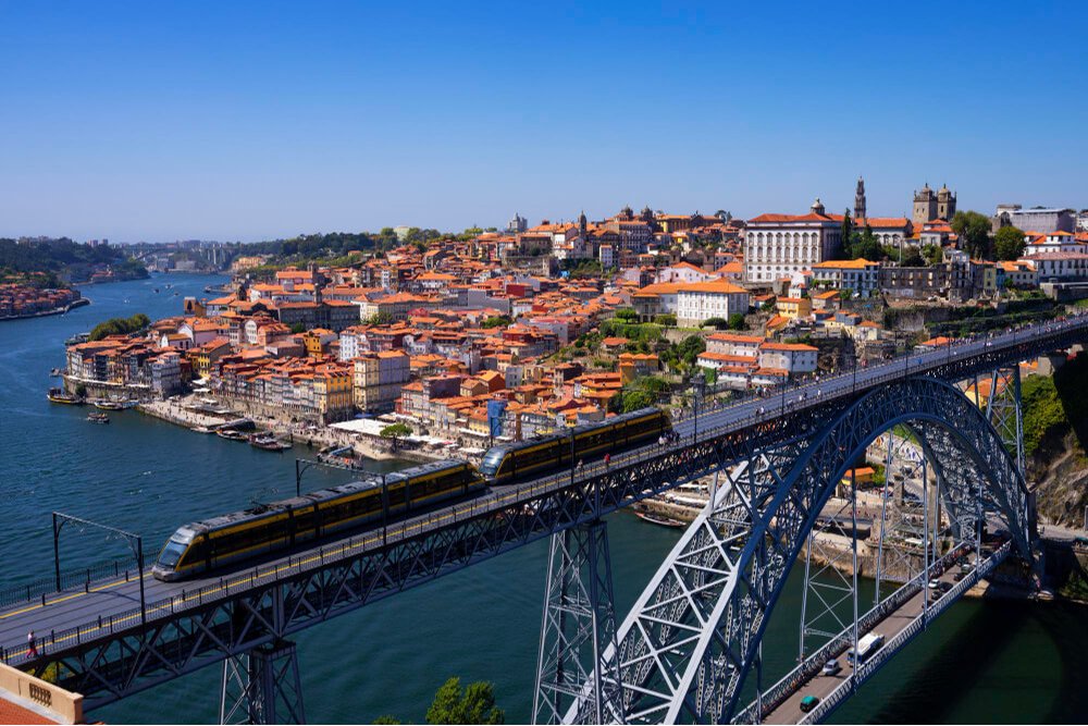 Vista da ponte da cidade do Porto